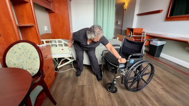 Bed to wheelchair: no brakes